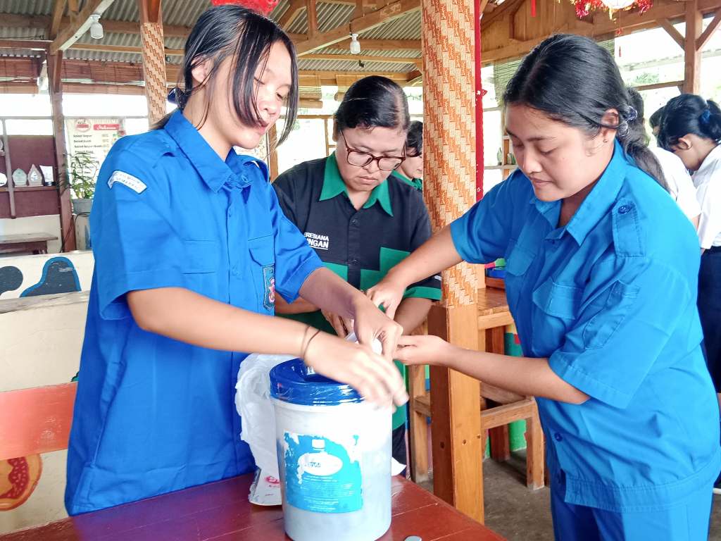RDEE Eco Enzyme hadir di SMP Kanisius Girisonta Kab. Semarang, Jawa Tengah