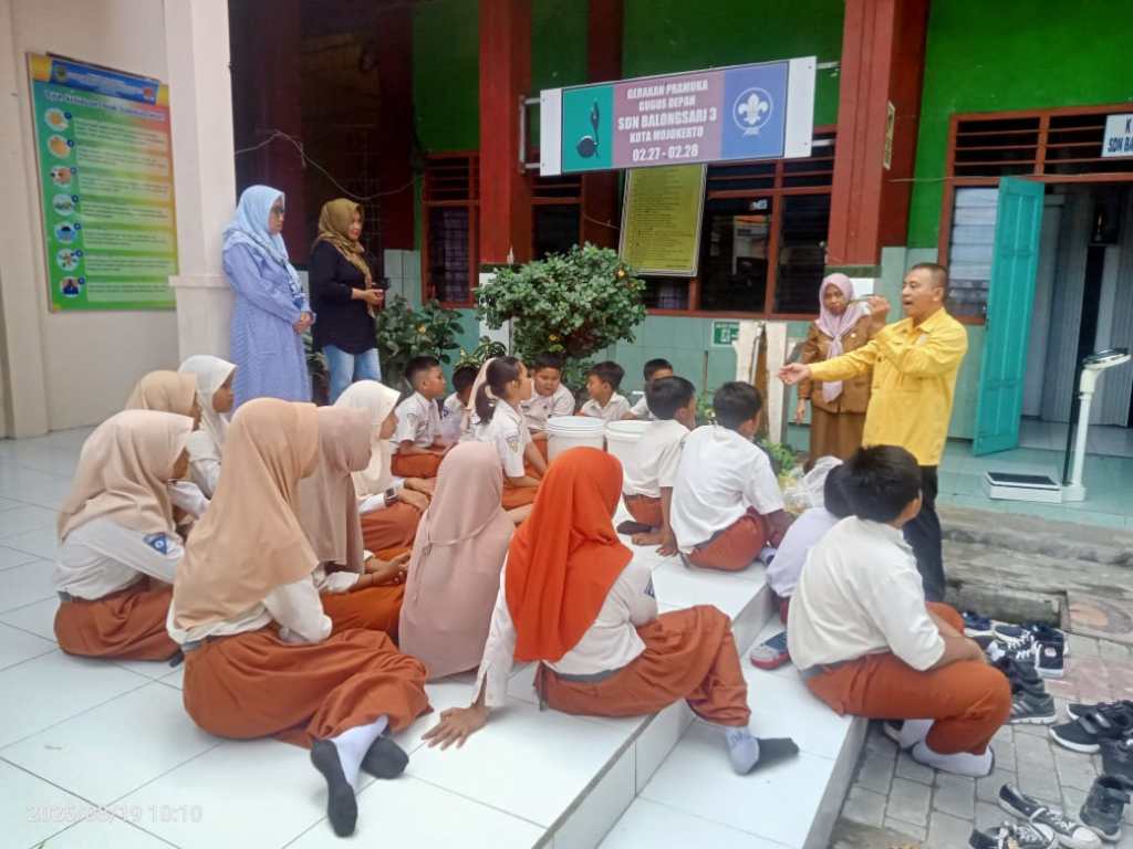 SDN Balongsari 3 Kota Mojokerto Gelar Pelatihan Pembuatan Eco Enzyme, Dorong Edukasi Lingkungan Sejak Dini