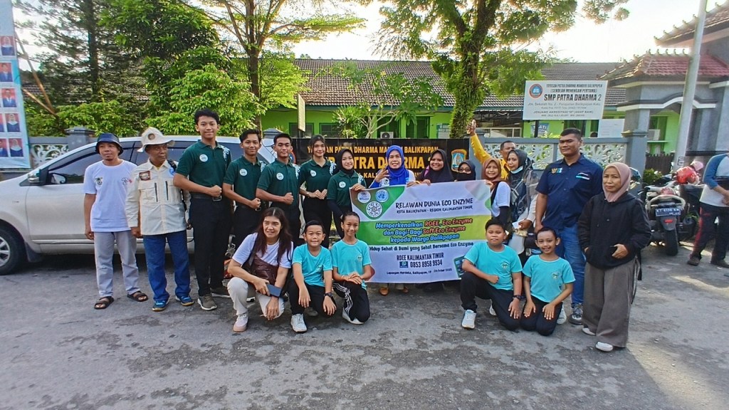 Semangat Relawan Kaltim dalam Kegiatan Bagi-Bagi Soft Eco Enzyme di Balikpapan