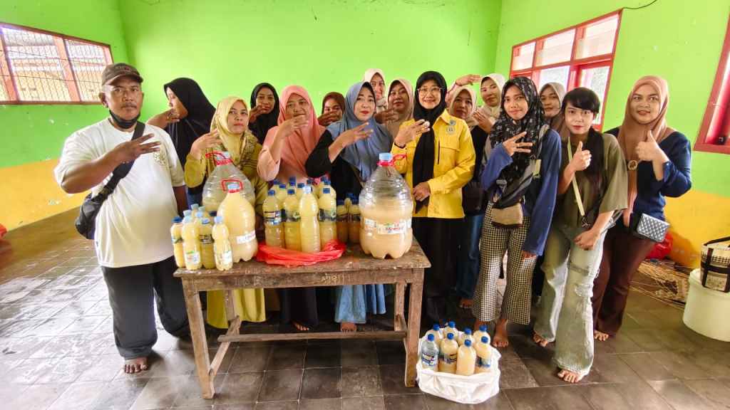 SDN Jasem Panen Eco Enzyme Bersama RDEE Mojokerto