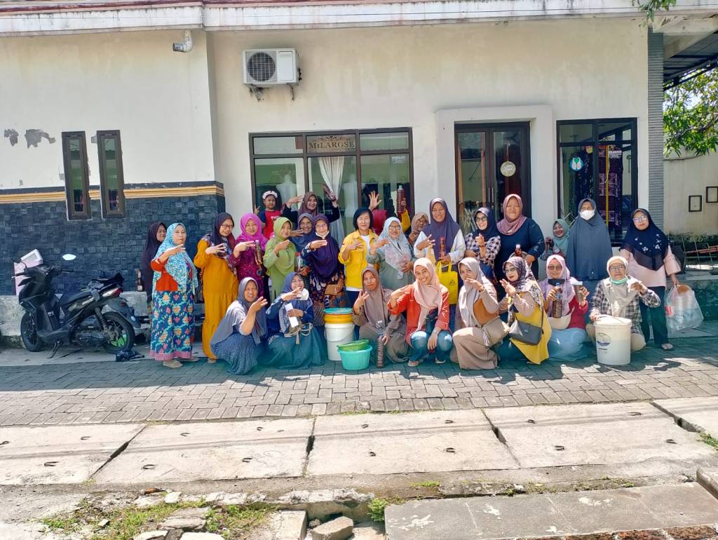 Ibu-Ibu PKK Mojokerto Sulap Limbah Jadi Eco-Enzyme, Bawa Harapan Baru untuk Lingkungan