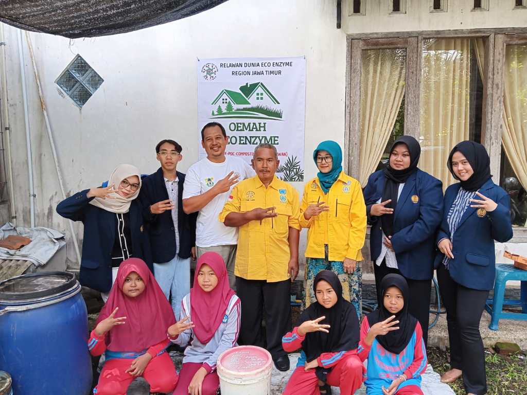 Mahasiswa Unesa Gandeng RDEE Mojokerto: Sulap Sampah Organik Jadi Cairan Sejuta Manfaat