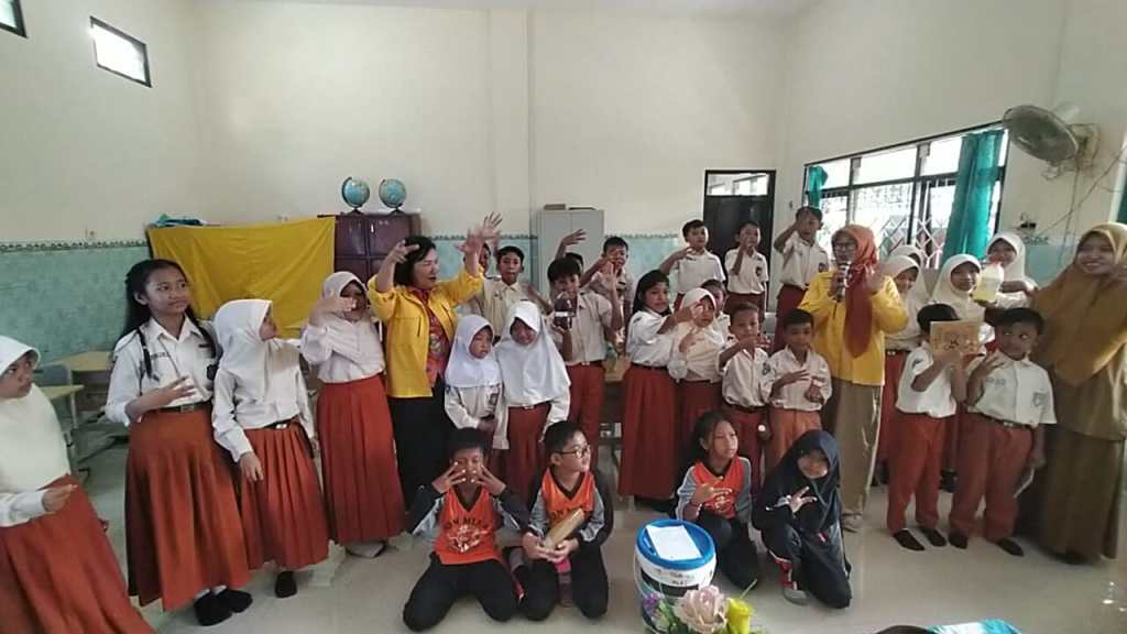 Sinergi Hijau: RDEE Mojokerto Bekali Kader Lingkungan SDN Miji 3 dengan Ilmu Eco Enzyme