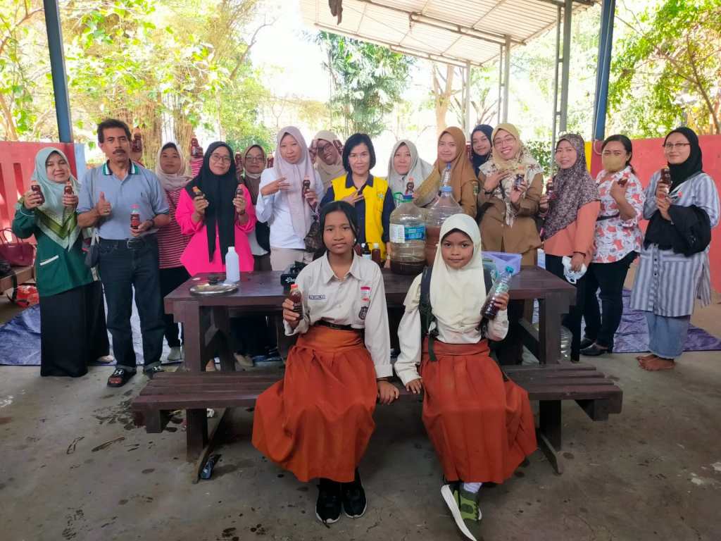 Kegiatan Pembuatan Sabun EE di TPA Randegan